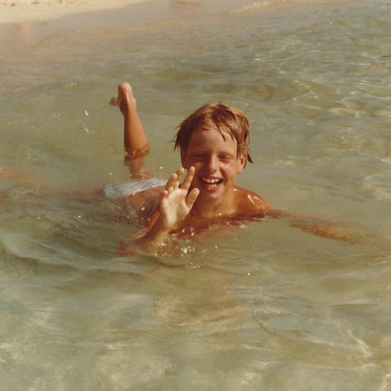 Als Kind beim Schwimmen Als Kind beim Schwimmen